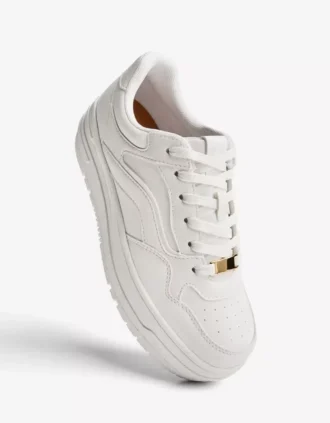 Sneaker mit dicker Sohle Sneaker mit dicker Sohle