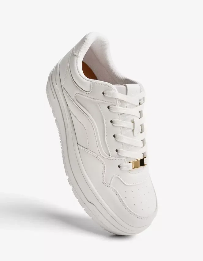 Sneaker mit dicker Sohle Sneaker mit dicker Sohle