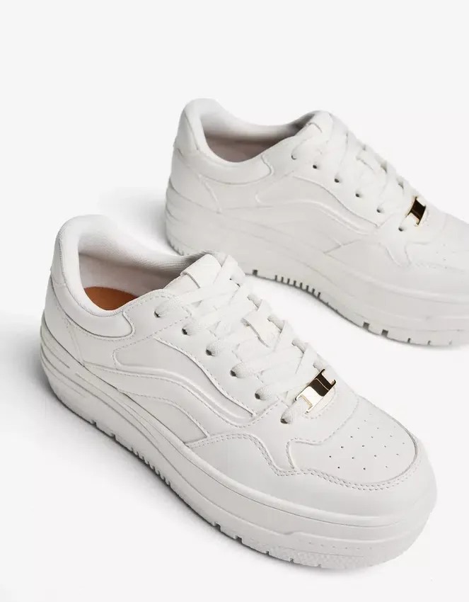 Sneaker mit dicker Sohle Sneaker mit dicker Sohle