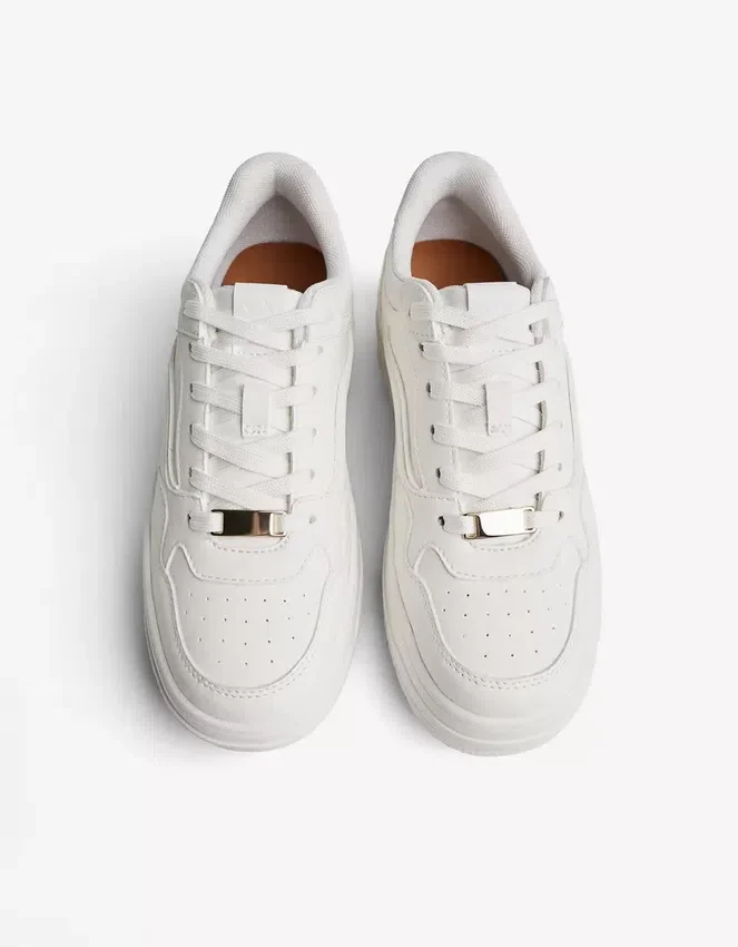 Sneaker mit dicker Sohle Sneaker mit dicker Sohle
