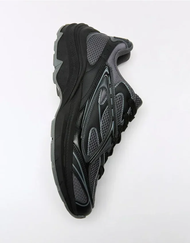 Sneaker mit voluminöser Sohle Sneaker mit voluminöser Sohle