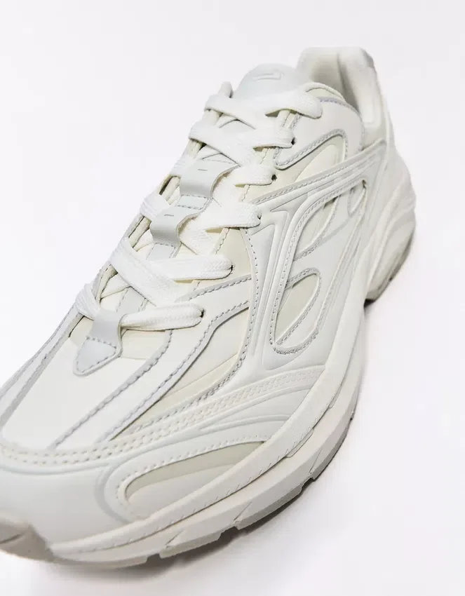 Sneaker mit voluminöser Sohle Sneaker mit voluminöser Sohle