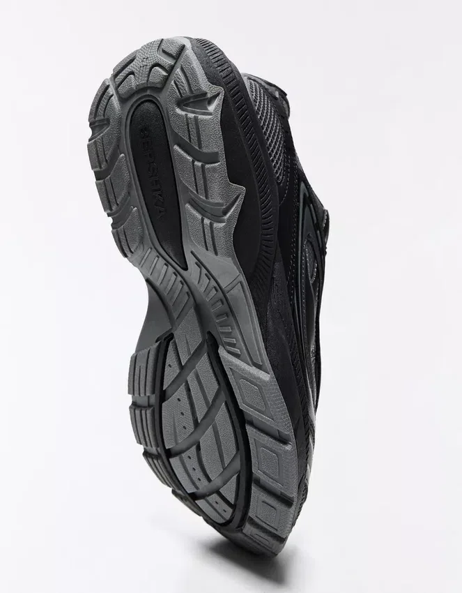 Sneaker mit voluminöser Sohle Sneaker mit voluminöser Sohle