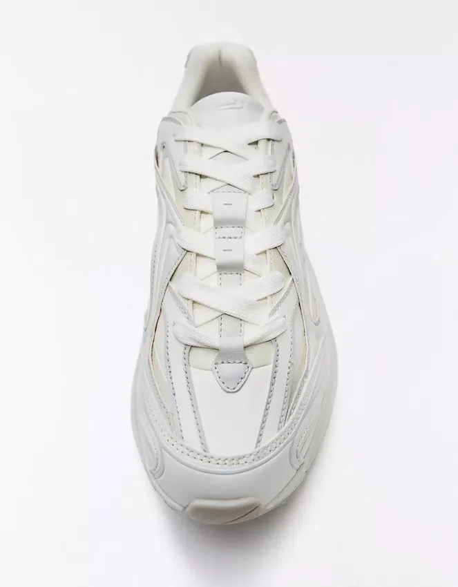 Sneaker mit voluminöser Sohle Sneaker mit voluminöser Sohle
