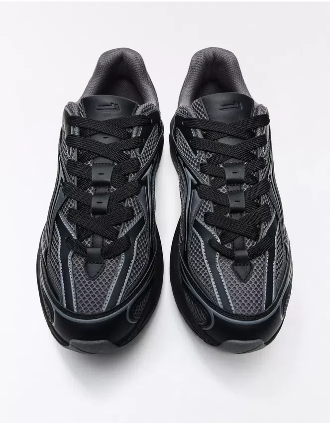 Sneaker mit voluminöser Sohle Sneaker mit voluminöser Sohle