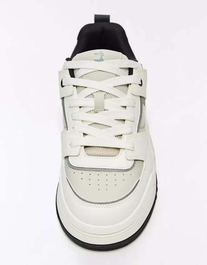 Sneaker mit voluminöser Sohle und Applikationen – Sneaker Sneaker mit voluminöser Sohle und Applikationen – Sneaker