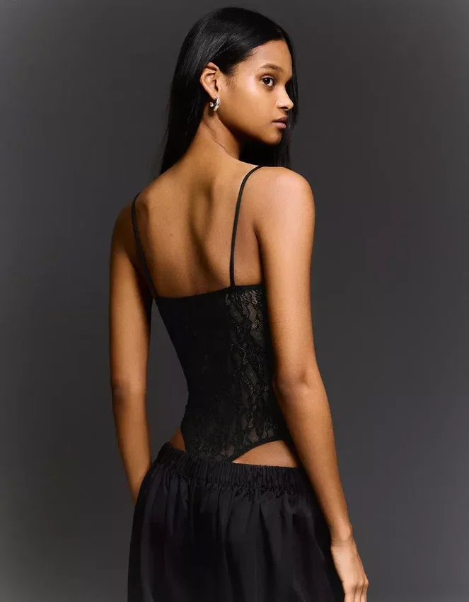 Spitzen-Bodysuit mit Trägern – #Bershkastyle – Damen Spitzen-Bodysuit mit Trägern – #Bershkastyle – Damen