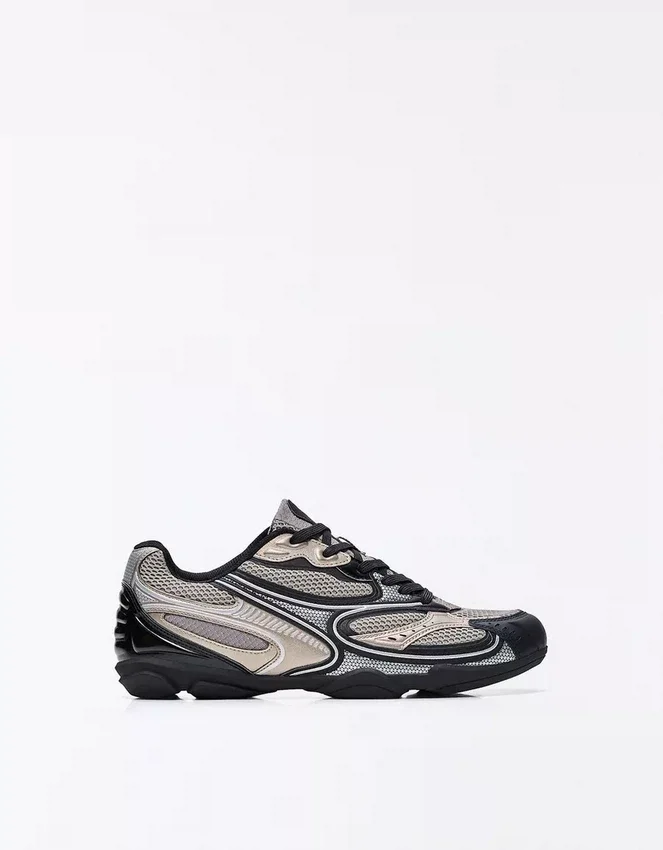 Sportschuh mit feiner Sohle – Sneaker Sportschuh mit feiner Sohle – Sneaker