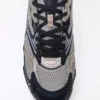 Sportschuh mit feiner Sohle – Sneaker Sportschuh mit feiner Sohle – Sneaker