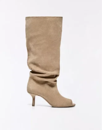 Stiefel mit offenem Kitten-Heel – Stiefel und Stiefeletten