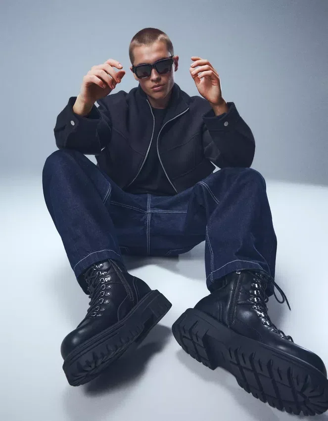 Stiefeletten mit Metall-Details – Stiefeletten Stiefeletten mit Metall-Details – Stiefeletten
