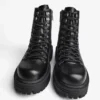 Stiefeletten mit Metall-Details – Stiefeletten Stiefeletten mit Metall-Details – Stiefeletten