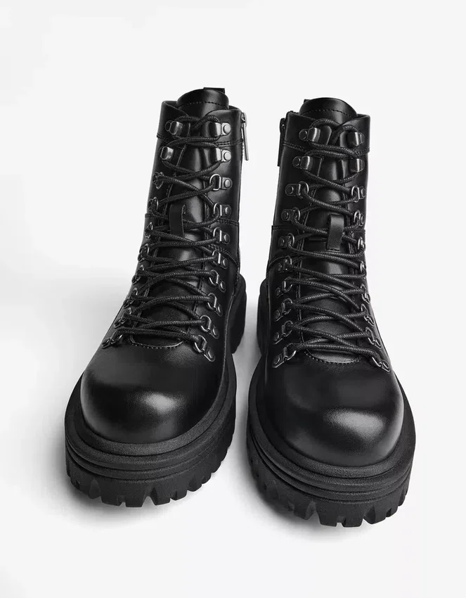 Stiefeletten mit Metall-Details – Stiefeletten Stiefeletten mit Metall-Details – Stiefeletten