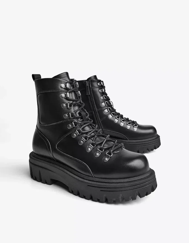 Stiefeletten mit Metall-Details – Stiefeletten Stiefeletten mit Metall-Details – Stiefeletten