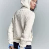 Strickjacke mit Zopfmuster und Reißverschluss – Pullover und Strickjacken