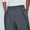 Super-Baggy-Hose mit doppelten Abnähern