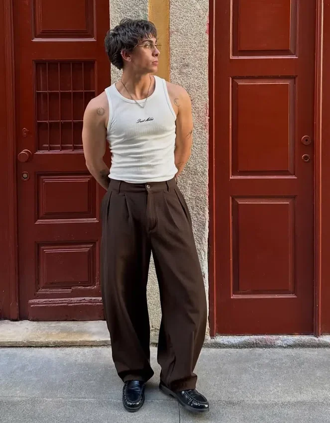 Super Baggy-Hose mit Falten im Semi-Jogger-Stil Super Baggy-Hose mit Falten im Semi-Jogger-Stil