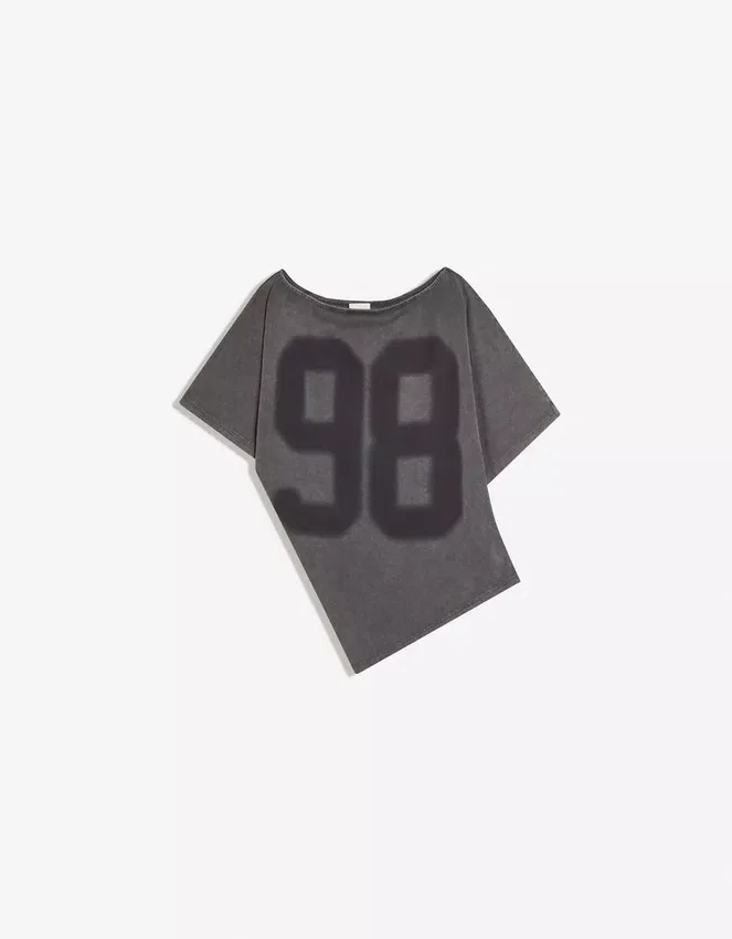 T-Shirt mit asymmetrischem Print T-Shirt mit asymmetrischem Print