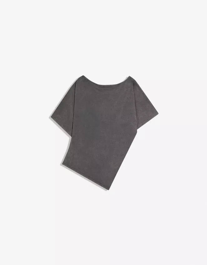 T-Shirt mit asymmetrischem Print T-Shirt mit asymmetrischem Print