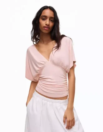 T-Shirt mit gerafftem V-Ausschnitt – Damen