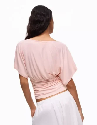 T-Shirt mit gerafftem V-Ausschnitt – Damen