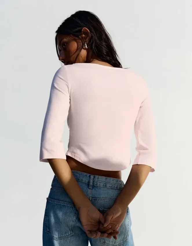 T-Shirt mit U-Boot-Ausschnitt T-Shirt mit U-Boot-Ausschnitt
