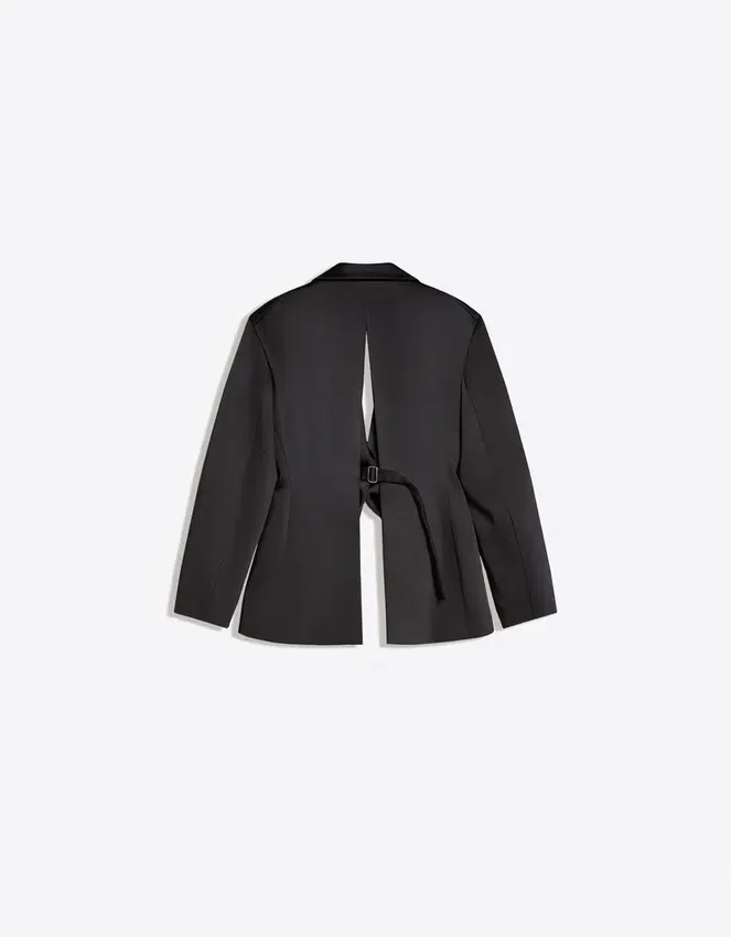 Taillierter Satinblazer – Jacken und Trenchcoats Taillierter Satinblazer – Jacken und Trenchcoats