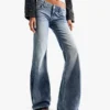 Tief sitzende, bestickte Schlagjeans – Hose Tief sitzende, bestickte Schlagjeans – Hose