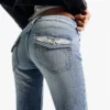 Tief sitzende, bestickte Schlagjeans – Hose Tief sitzende, bestickte Schlagjeans – Hose