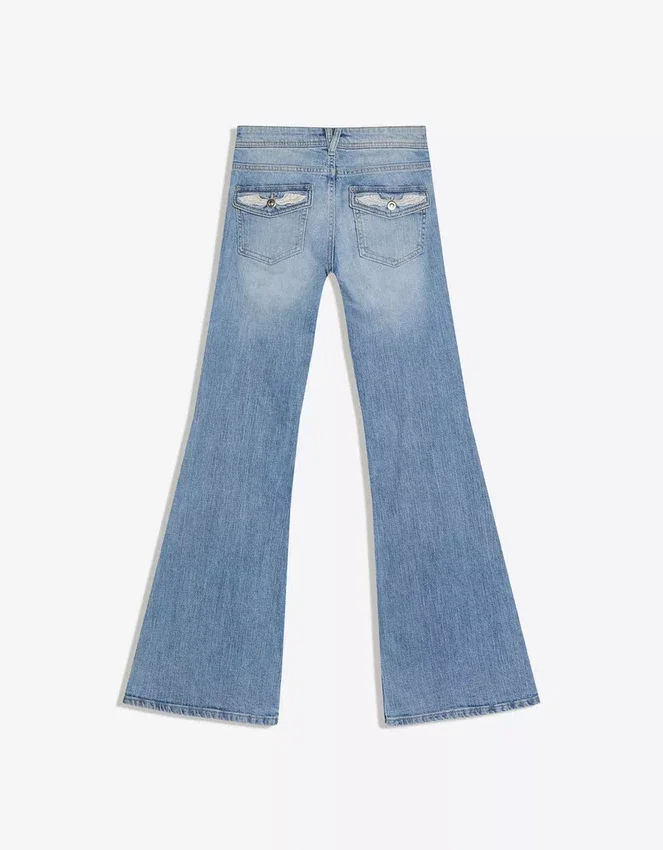 Tief sitzende, bestickte Schlagjeans – Hose Tief sitzende, bestickte Schlagjeans – Hose
