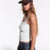 Top mit kontrastierenden Streifen und Trägern Top mit kontrastierenden Streifen und Trägern