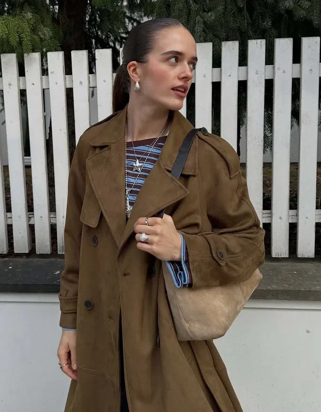 Trenchcoat aus Kunstwildleder Trenchcoat aus Kunstwildleder