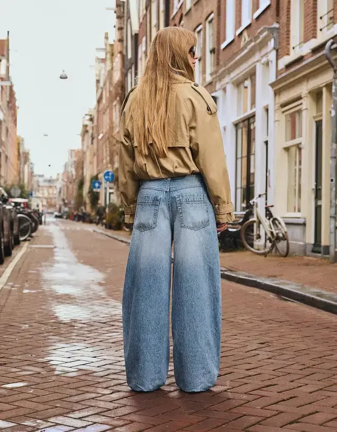 Trenchcoat mit Balloneffekt – Jacken und Mäntel Trenchcoat mit Balloneffekt – Jacken und Mäntel