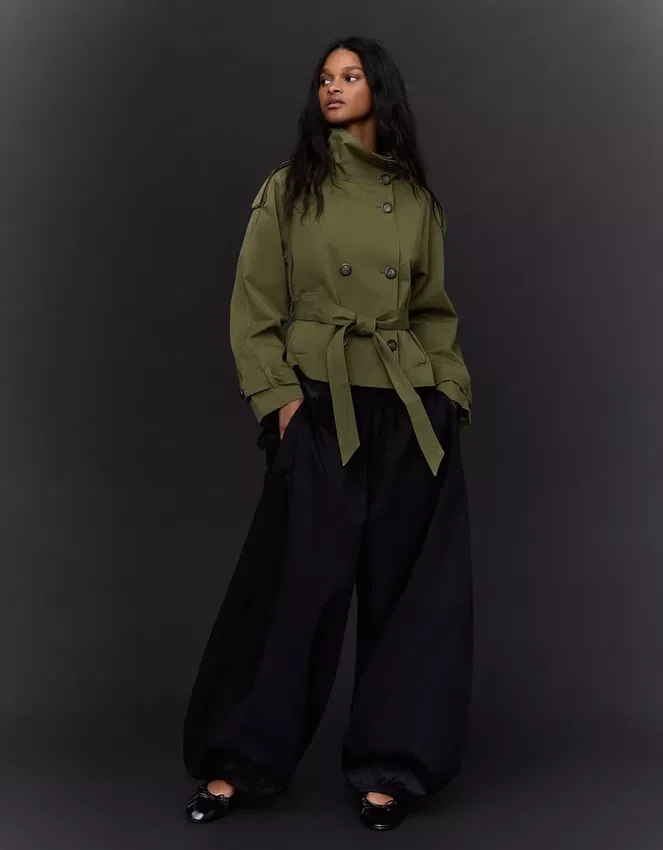Trenchcoat mit Trichterkragen – Jacken und Trenchcoats Trenchcoat mit Trichterkragen – Jacken und Trenchcoats