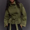 Trenchcoat mit Trichterkragen – Jacken und Trenchcoats Trenchcoat mit Trichterkragen – Jacken und Trenchcoats
