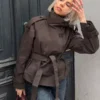 Trenchcoat mit Trichterkragen – Jacken und Trenchcoats – Damen Trenchcoat mit Trichterkragen – Jacken und Trenchcoats – Damen