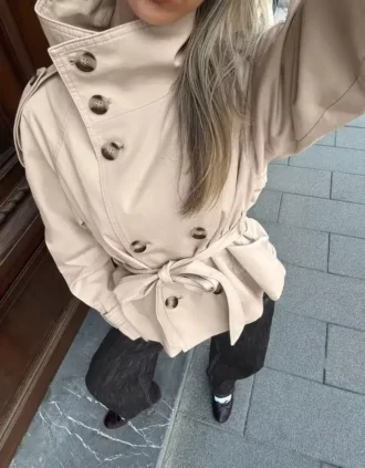 Trenchjacke mit Trichterkragen