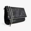 Umhängetasche mit Reißverschluss und Nieten – Accessoires