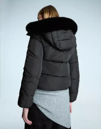 Wasserabweisende Pufferjacke mit Pelzkapuze – Jacken und Trenchcoats