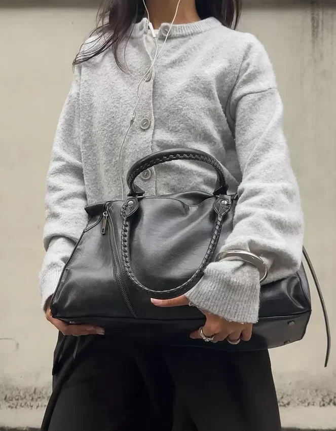 Weiche Strickjacke mit Knöpfen Weiche Strickjacke mit Knöpfen