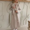 Weicher Trenchcoat mit Gürtel – Jacken und Mäntel