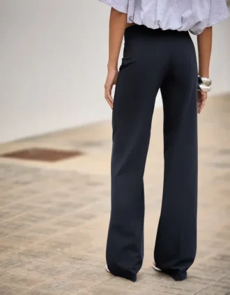Weit geschnittene Hose