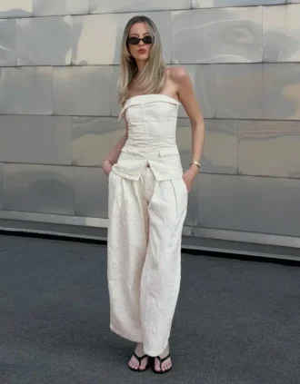 Wide Leg Jeans mit niedriger Leibhöhe und Abnähern