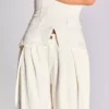 Wide Leg Jeans mit niedriger Leibhöhe und Abnähern