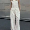 Wide Leg Jeans mit niedriger Leibhöhe und Abnähern