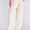 Wide Leg Jeans mit niedriger Leibhöhe und Abnähern