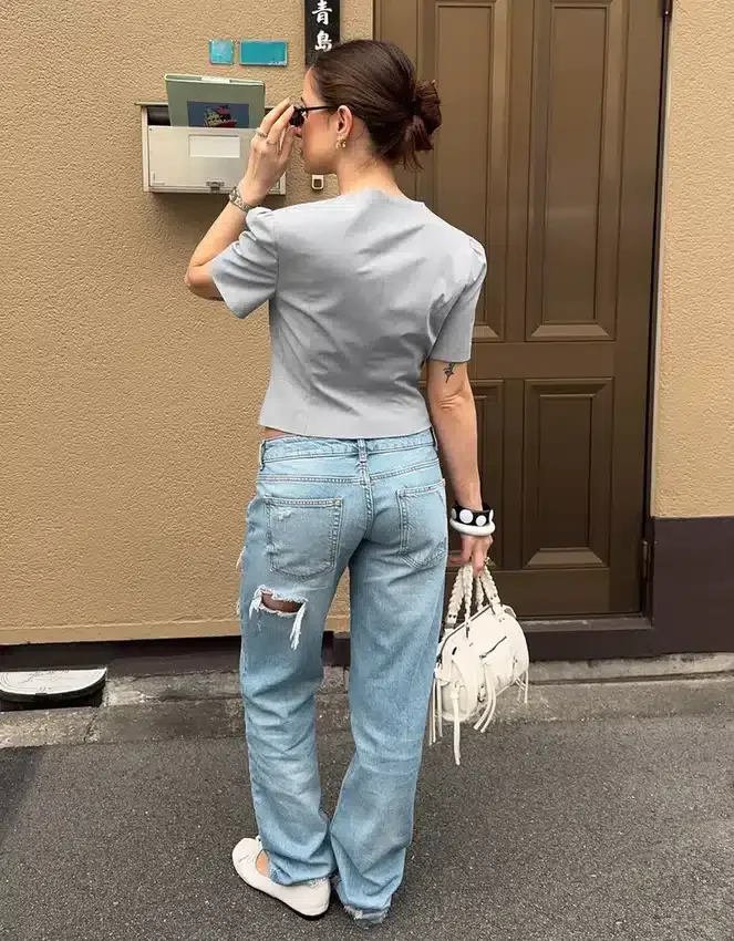 Zerrissene Low-Rise-Jeans mit Straight-Bein Zerrissene Low-Rise-Jeans mit Straight-Bein